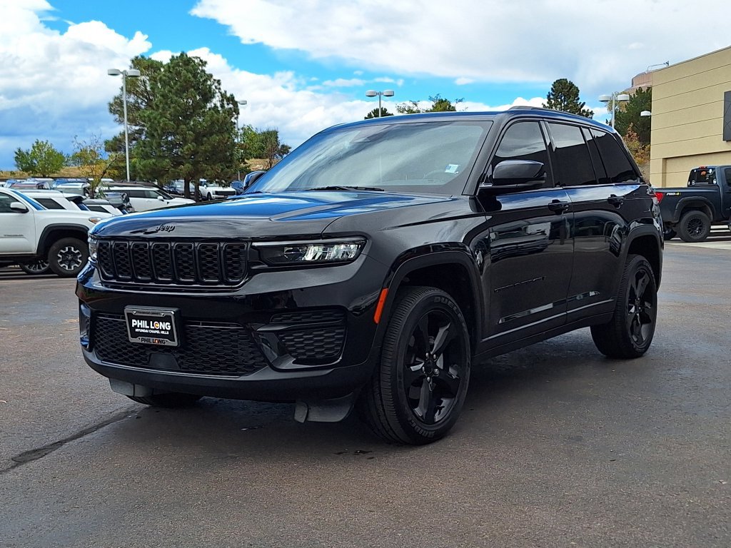 Used 2023 Jeep Grand Cherokee Altitude AWD/4WD image 7