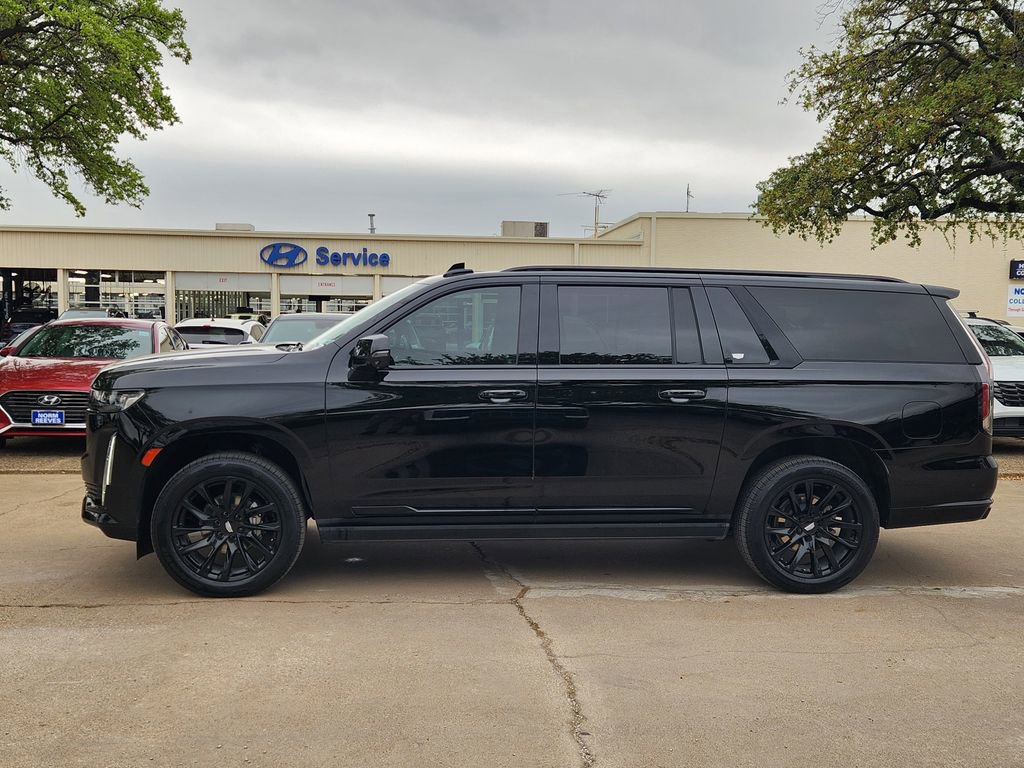 Used 2024 Cadillac Escalade ESV Sport Platinum w/ LPO, ONYX Package AWD/4WD image 4