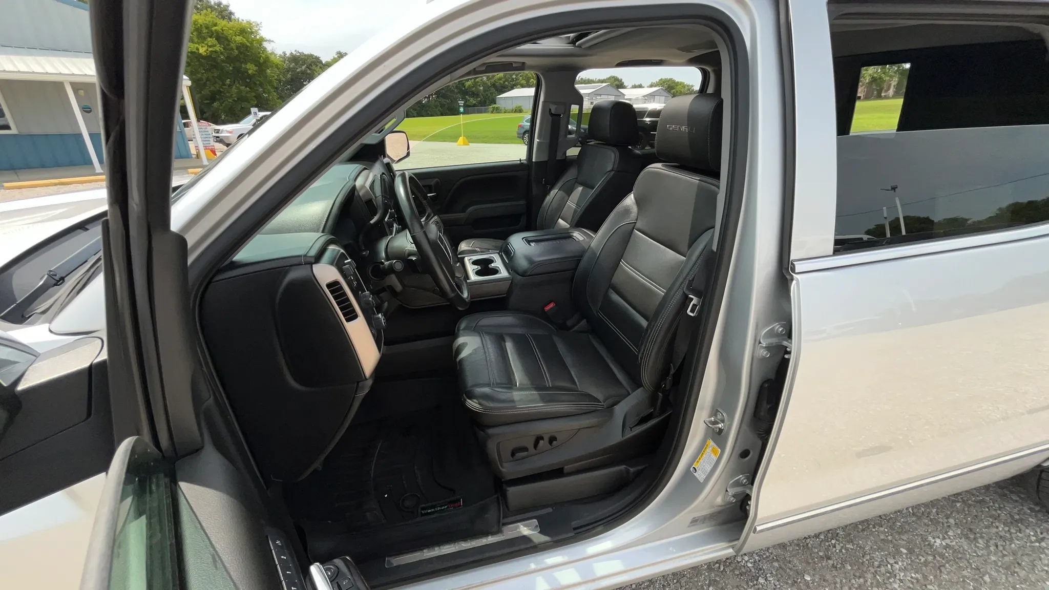 Used 2018 GMC Sierra 1500 Denali w/ Denali Ultimate Package AWD/4WD image 9