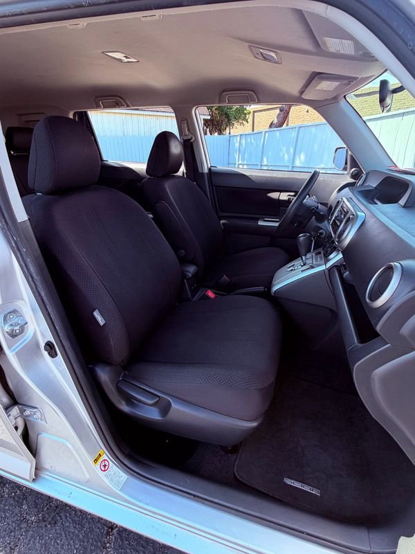 Used 2009 Scion xB FWD image 35