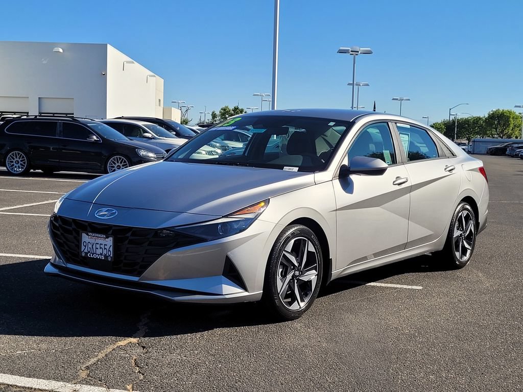 Used 2023 Hyundai Elantra SEL w/ Convenience Package FWD image 10