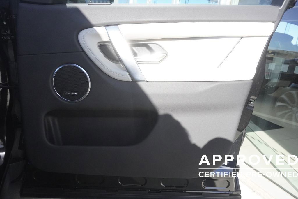 Used 2025 Land Rover Discovery Sport Dynamic SE image 21