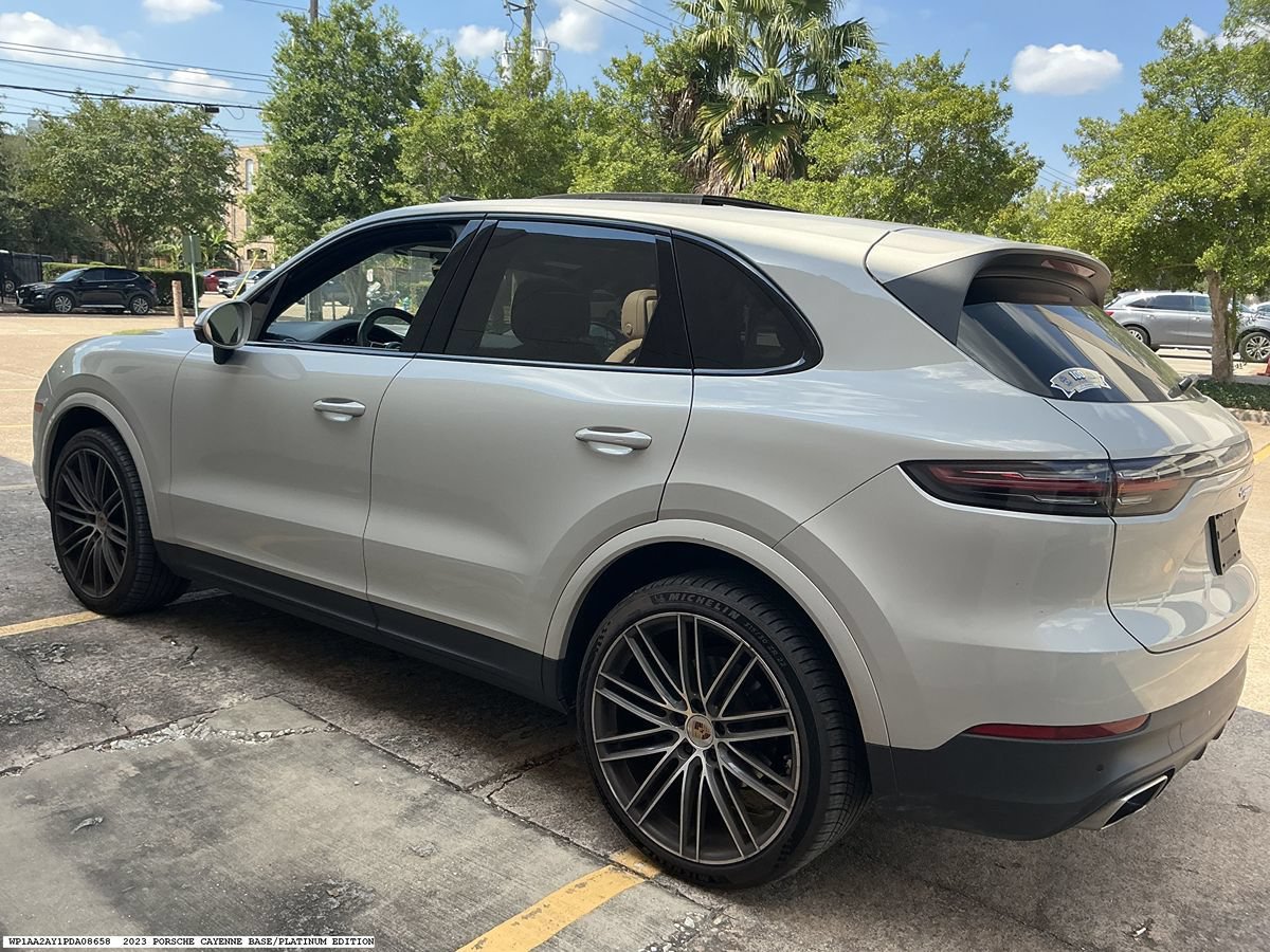 Used 2023 Porsche Cayenne AWD/4WD image 5