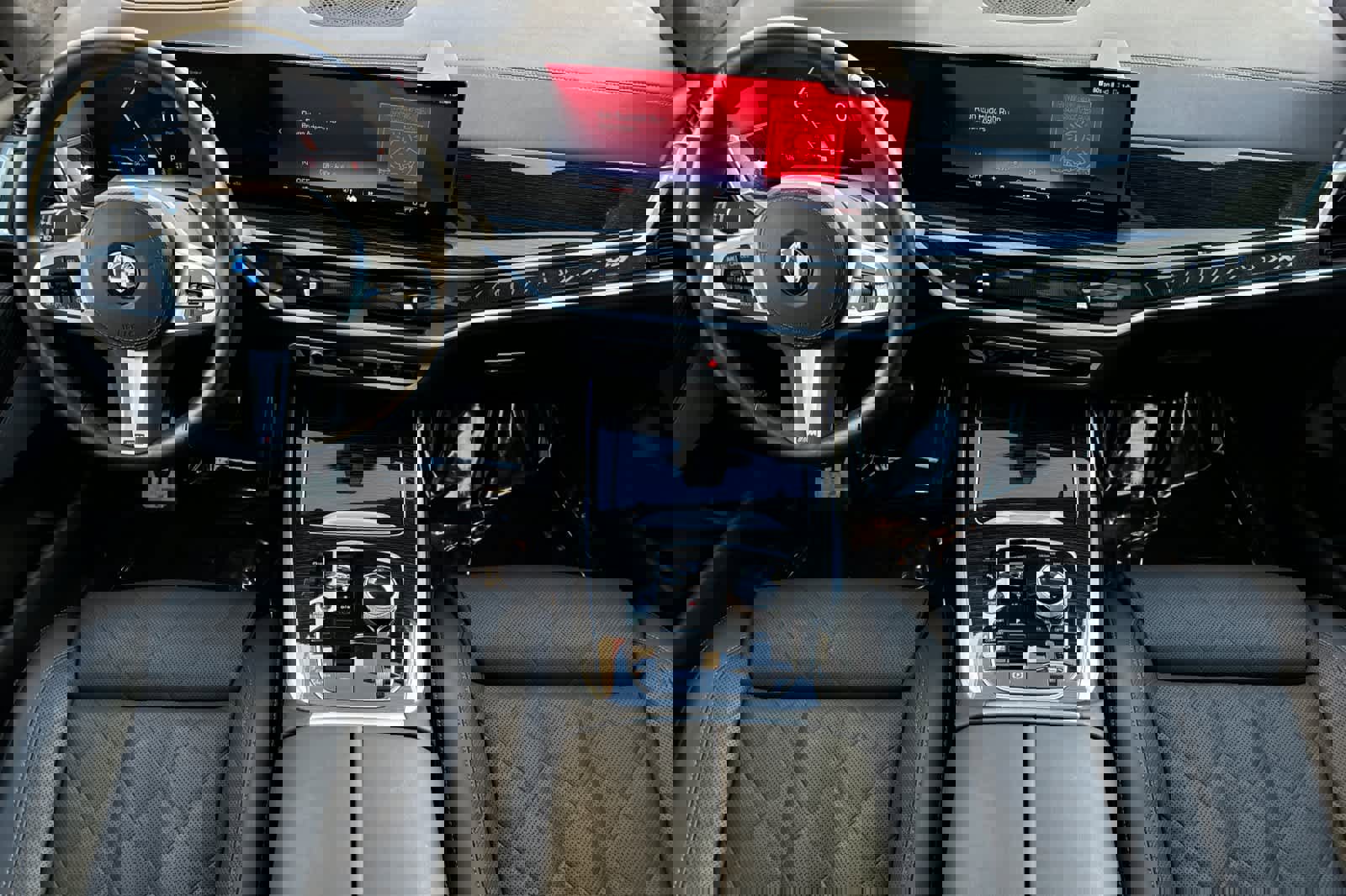 Used 2024 BMW X7 xDrive40i w/ M Sport Package image 3