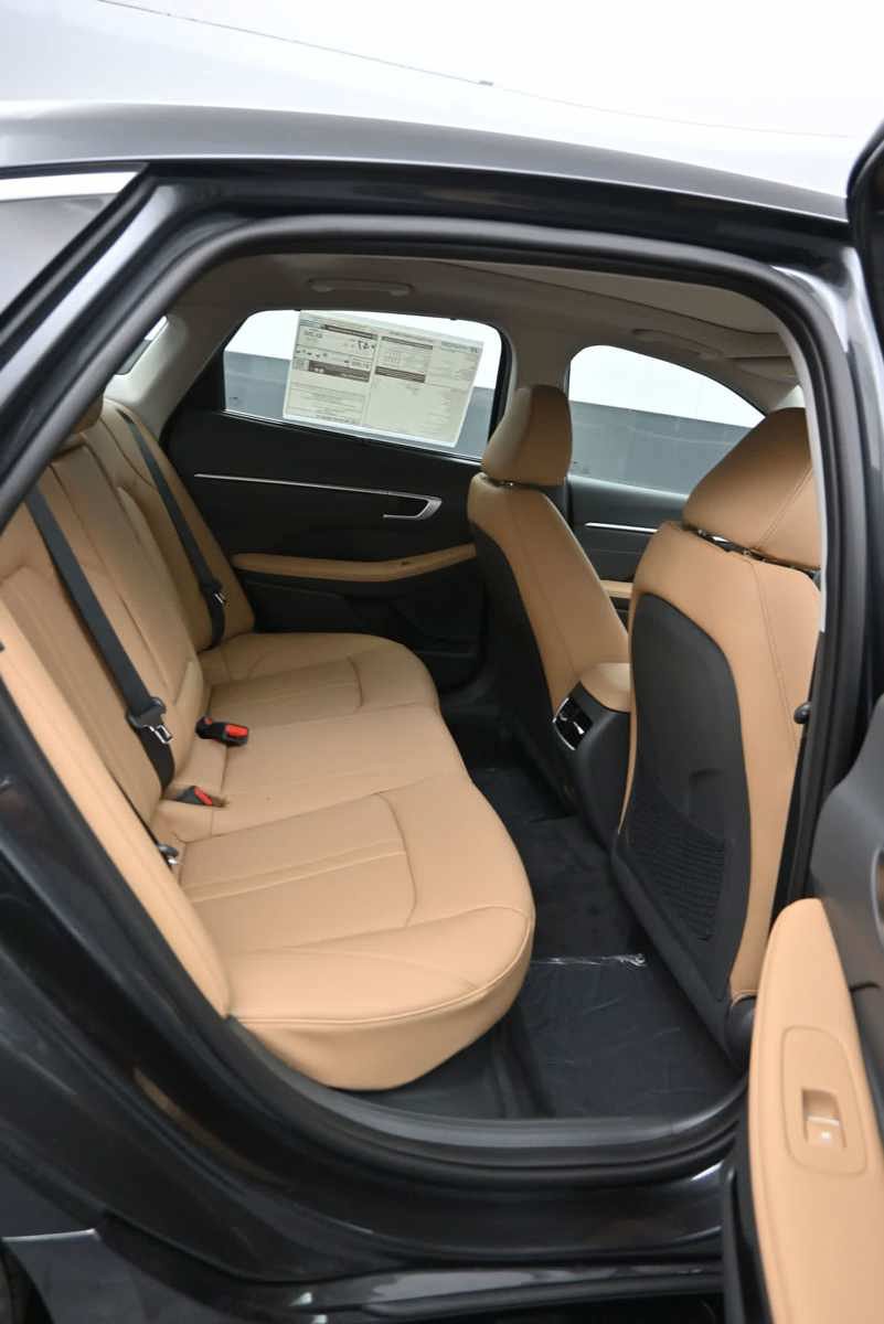 New 2026 Hyundai Sonata Limited FWD image 12