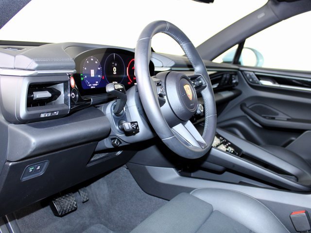 Used 2024 Porsche Macan 4 Electric image 4