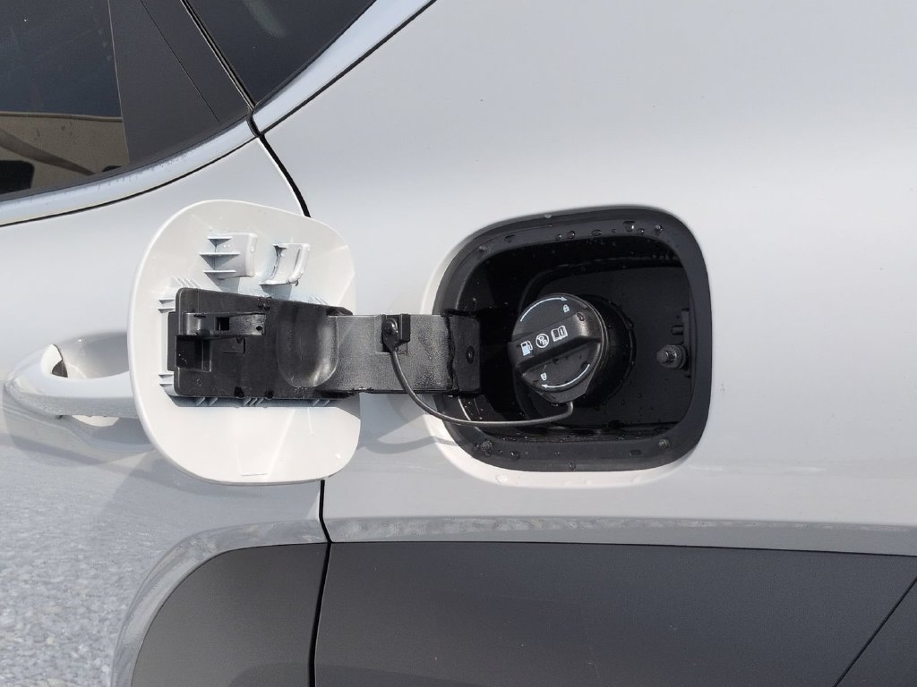 New 2027 Hyundai Kona Limited FWD image 18