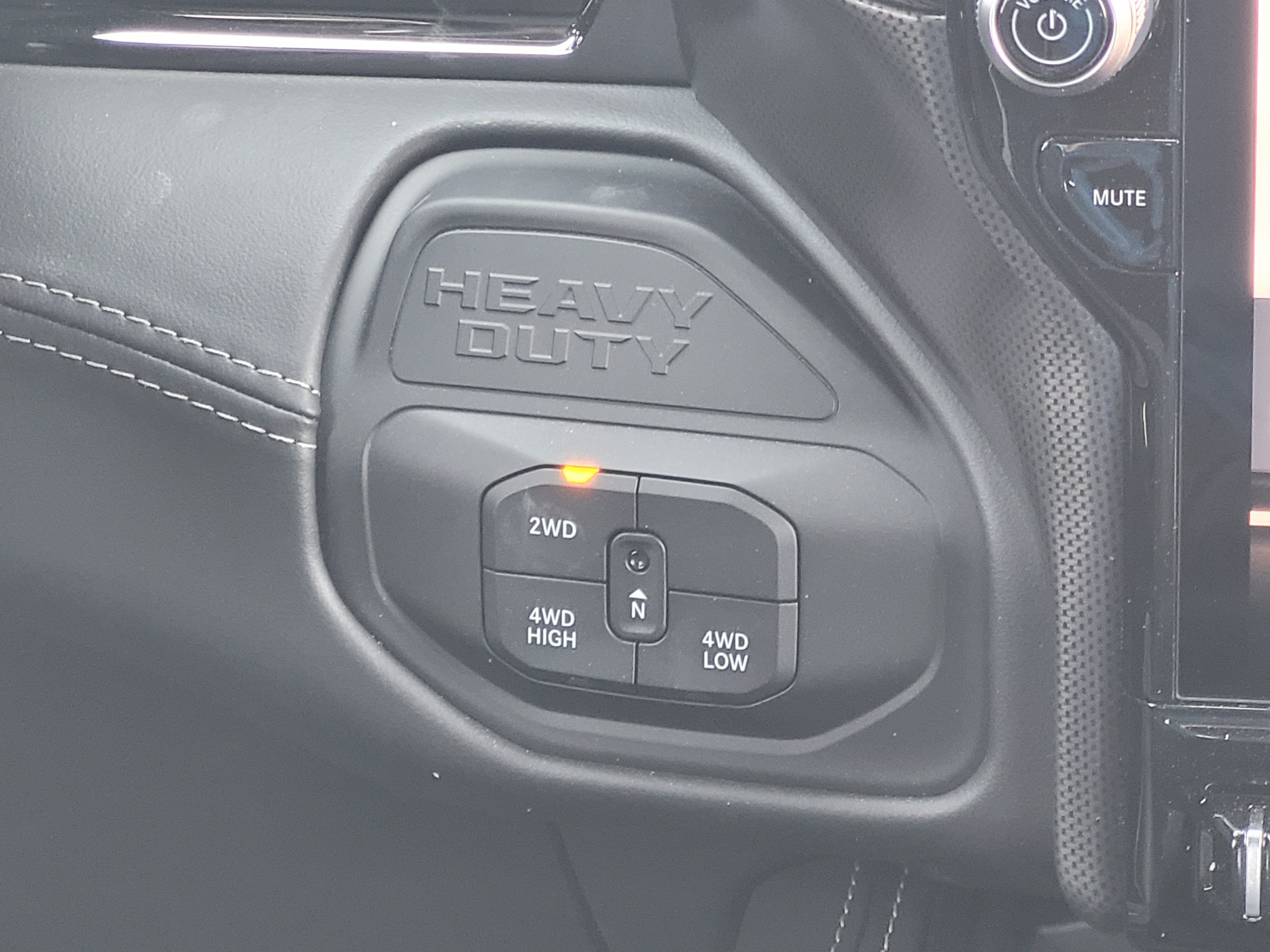 New 2025 RAM 3500 Limited AWD/4WD image 18
