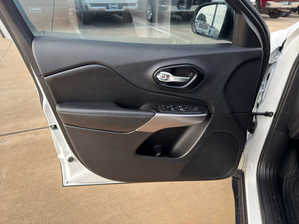 Used 2020 Jeep Cherokee Latitude Plus image 9