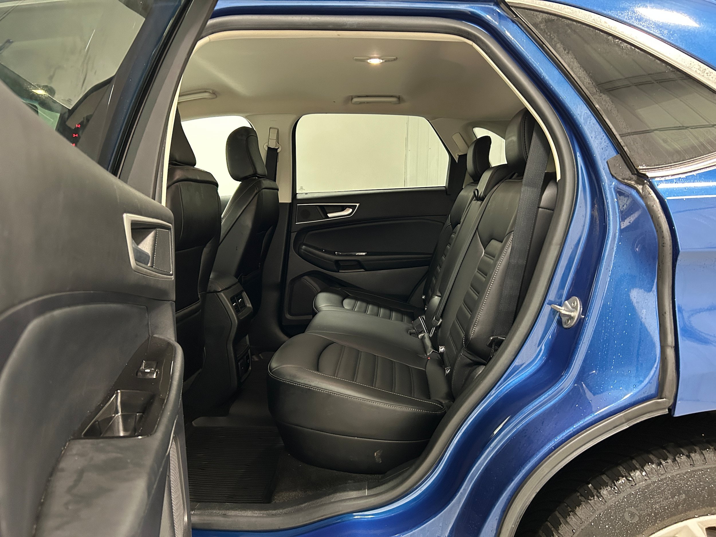 Used 2020 Ford Edge SEL w/ Convenience Package AWD/4WD image 28