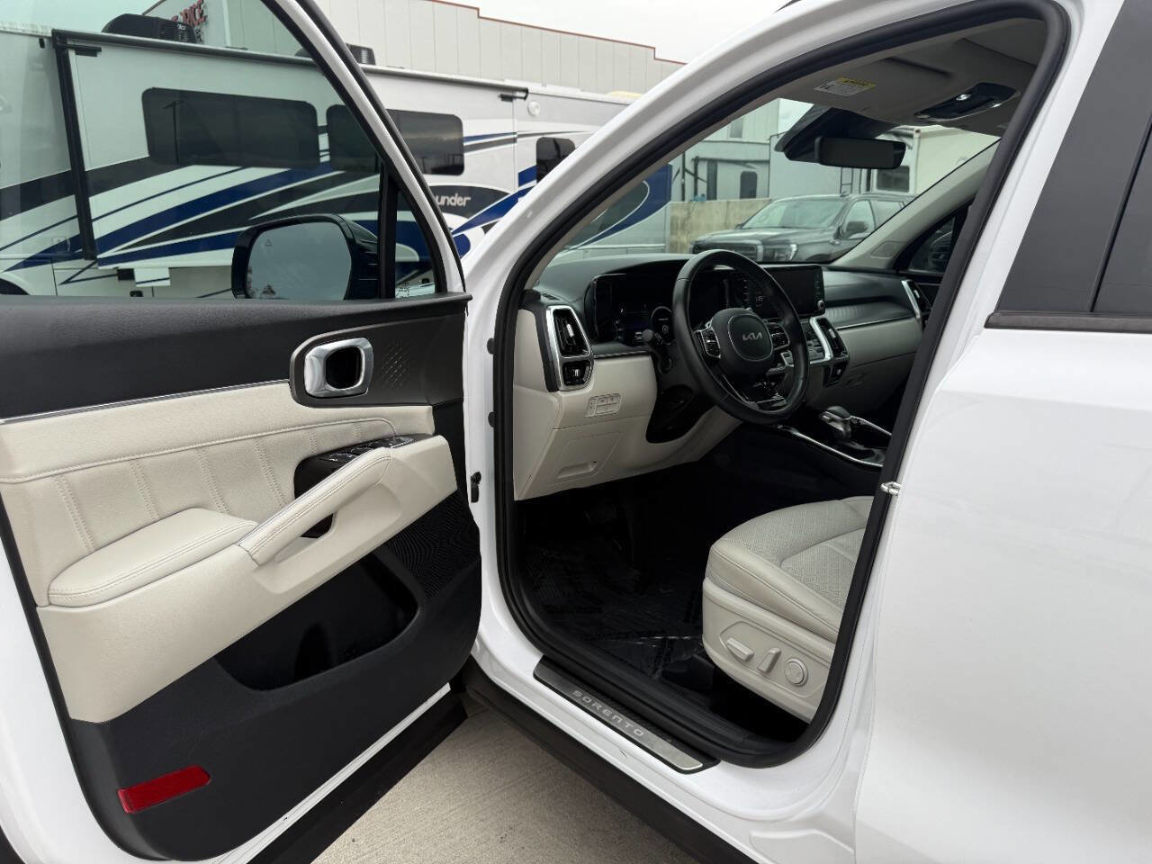 Used 2023 Kia Sorento SX image 15