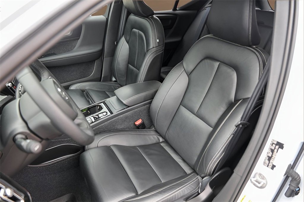 Used 2024 Volvo XC40 B5 Ultimate w/ Protection Package Premier image 8