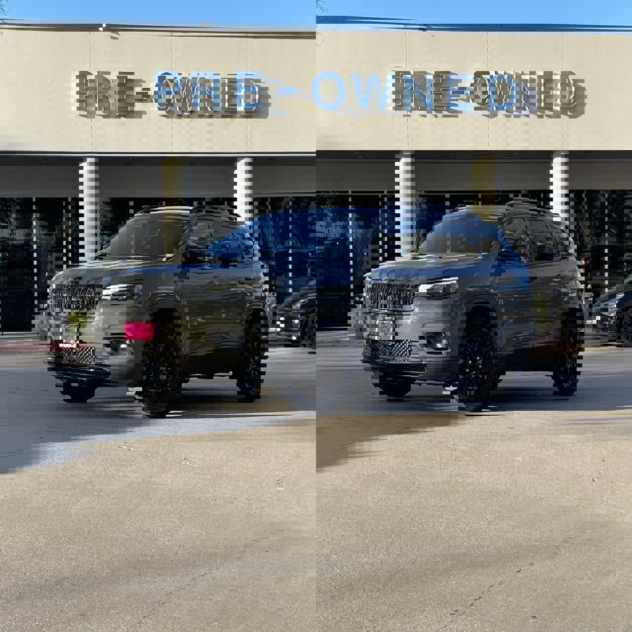 Used 2023 Jeep Cherokee Altitude Lux