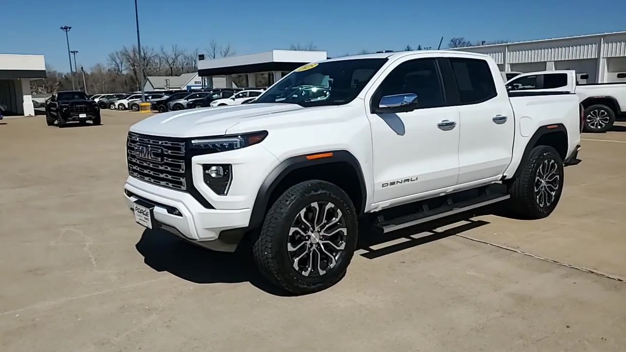Used 2025 GMC Canyon Denali AWD/4WD image 4