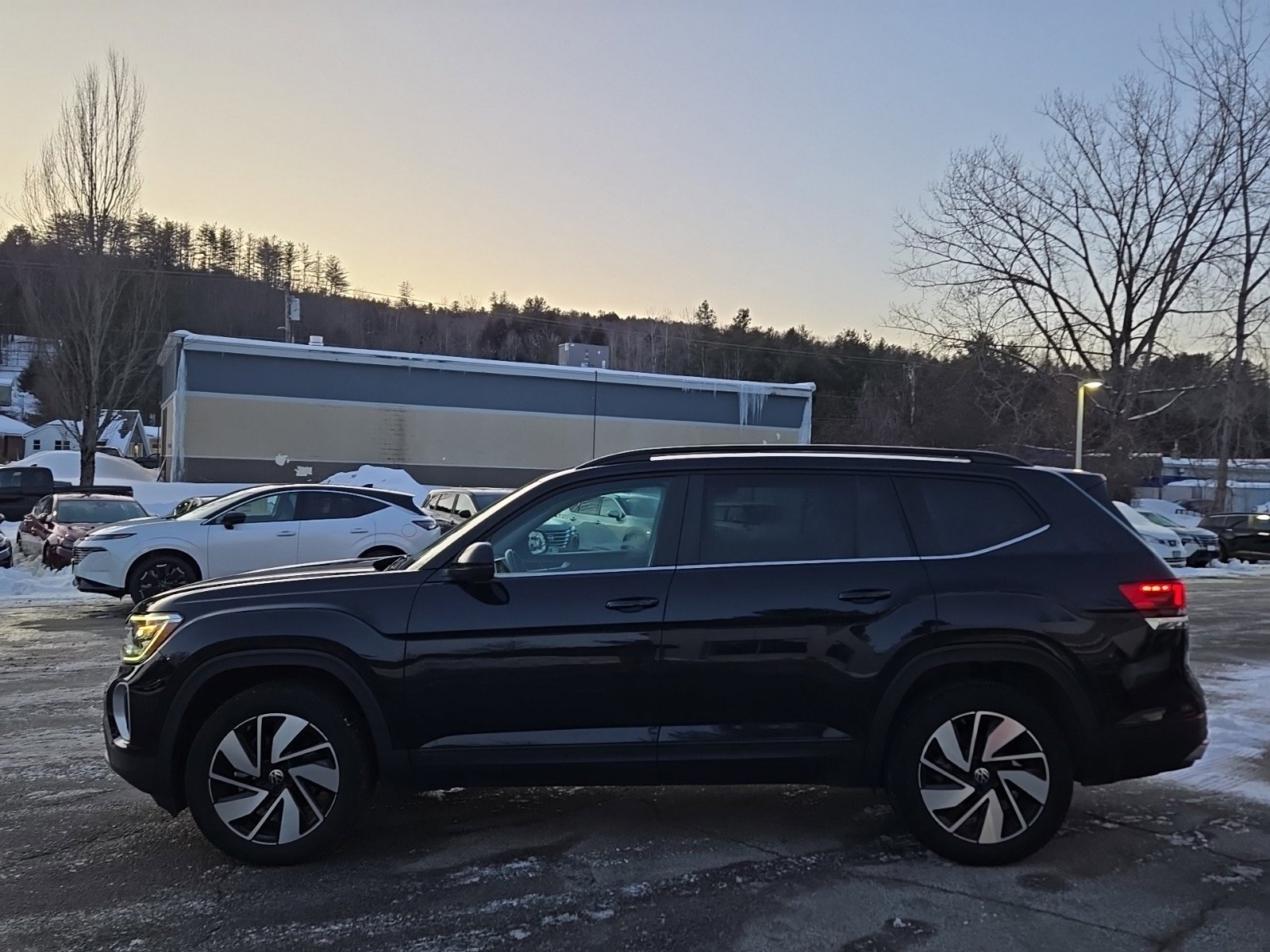 Used 2024 Volkswagen Atlas SE image 5