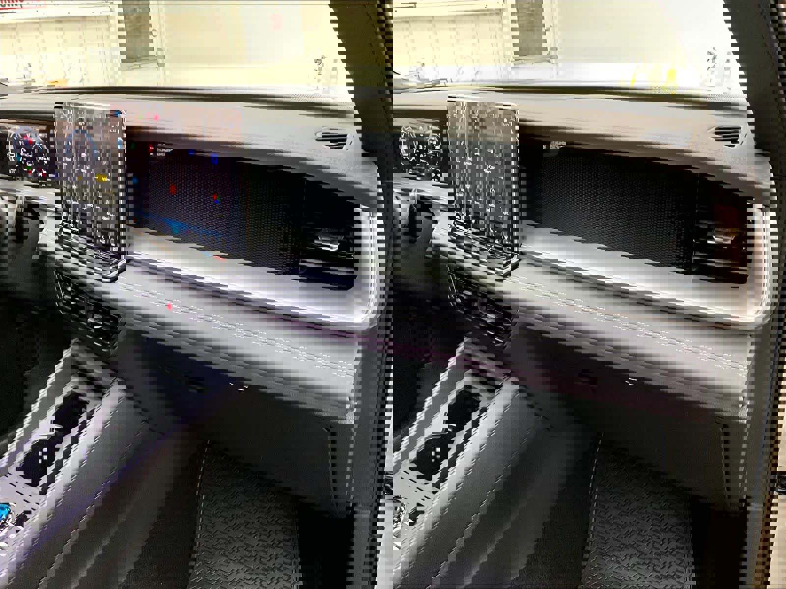 New 2026 Volkswagen Tiguan SE R-Line image 28