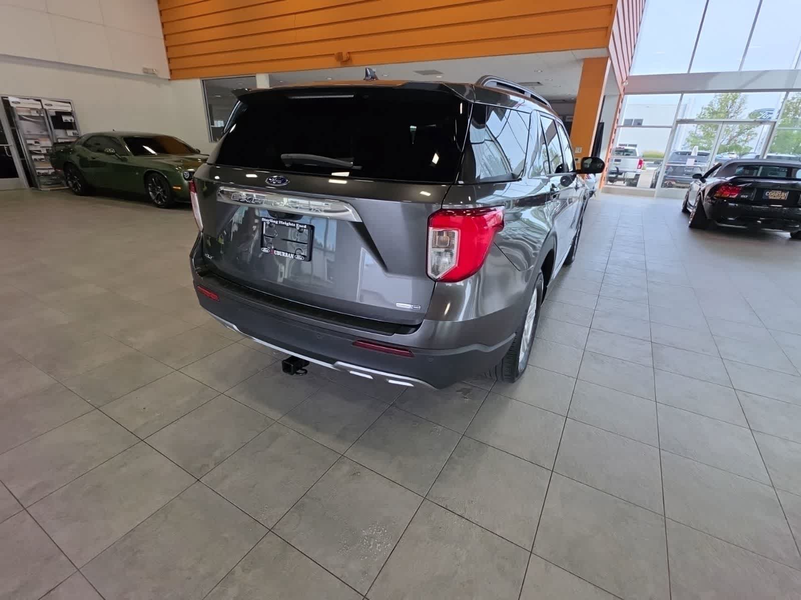 Used 2020 Ford Explorer XLT w/ Equipment Group 202A AWD/4WD image 11
