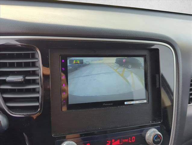 Used 2020 Mitsubishi Outlander SE FWD image 18