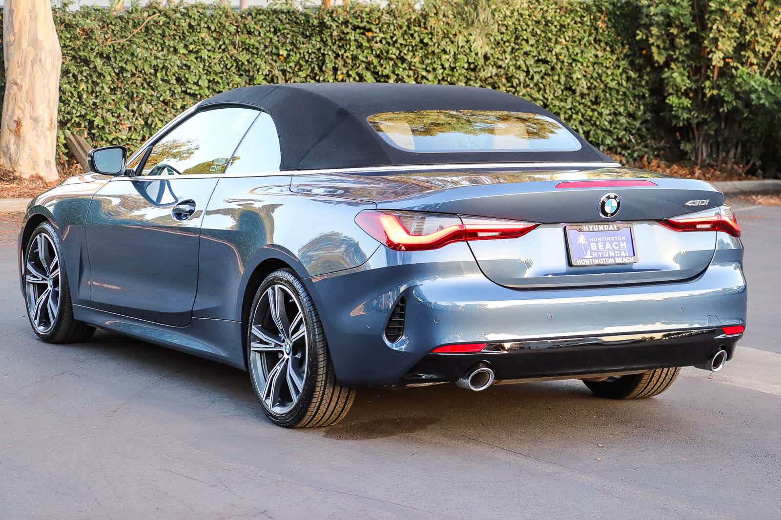 Used 2024 BMW 430i Convertible w/ Premium Package RWD image 18