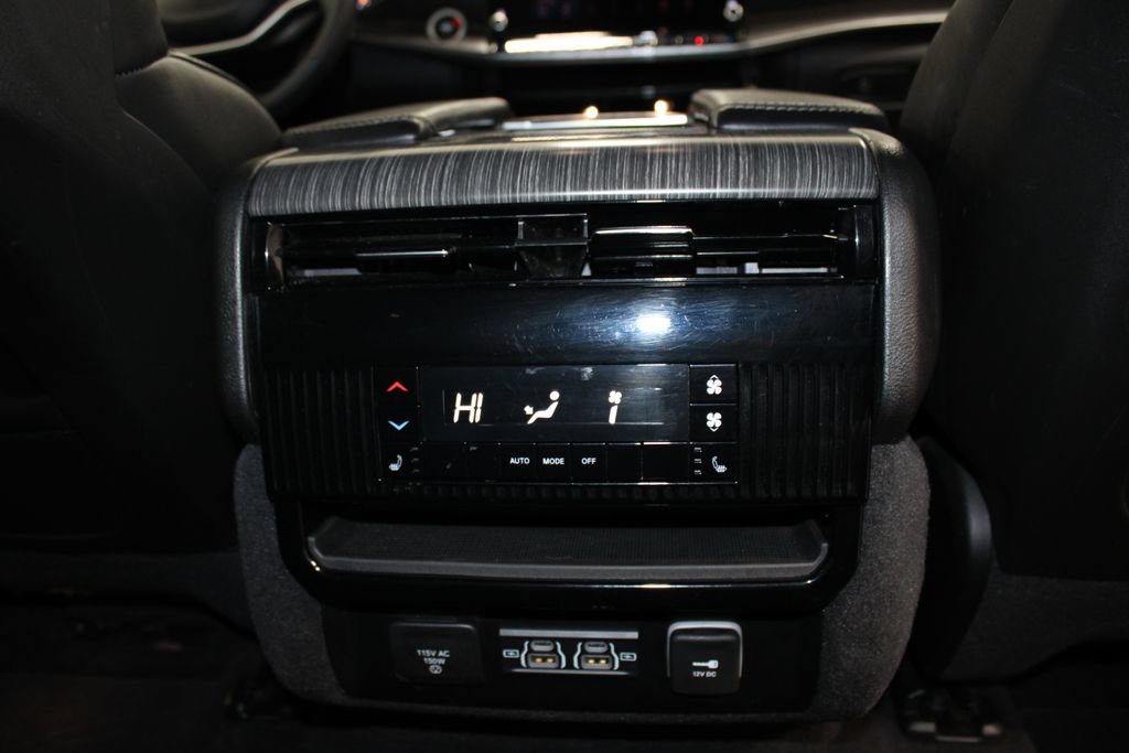 Used 2023 Jeep Wagoneer L Series III w/ Preferred Equipment Group AWD/4WD image 35