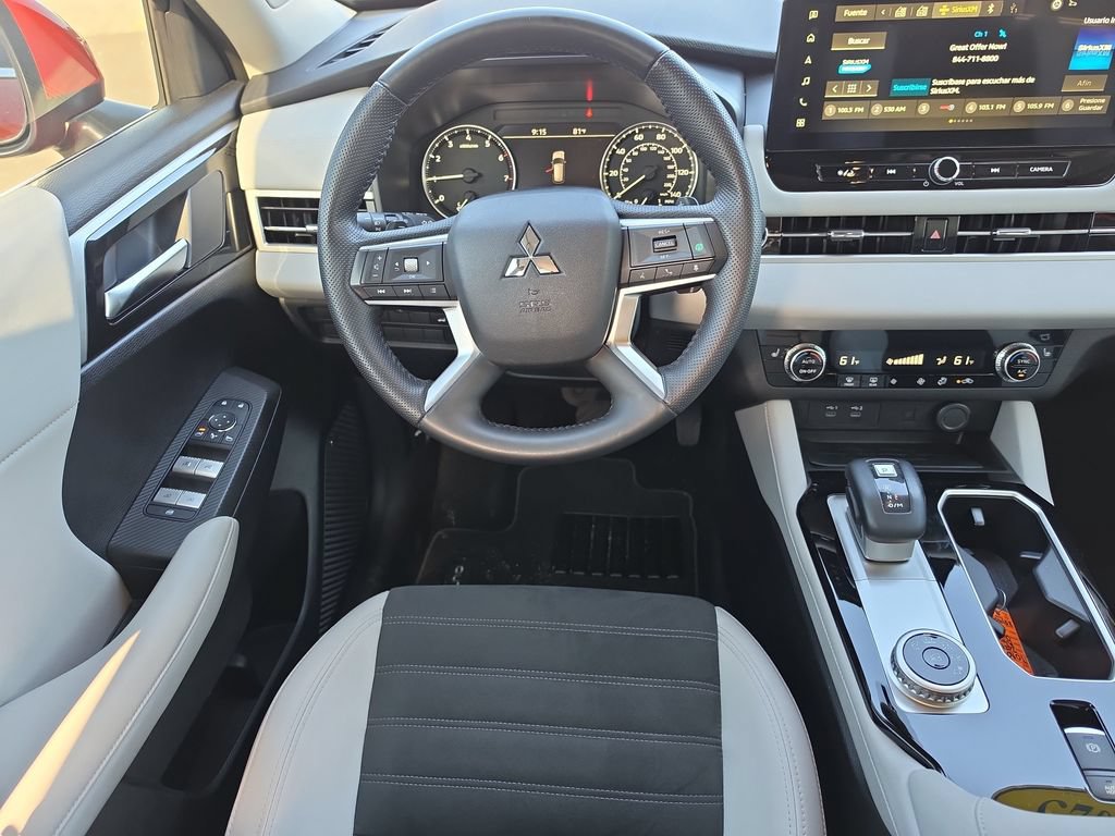 Used 2025 Mitsubishi Outlander SE FWD image 10