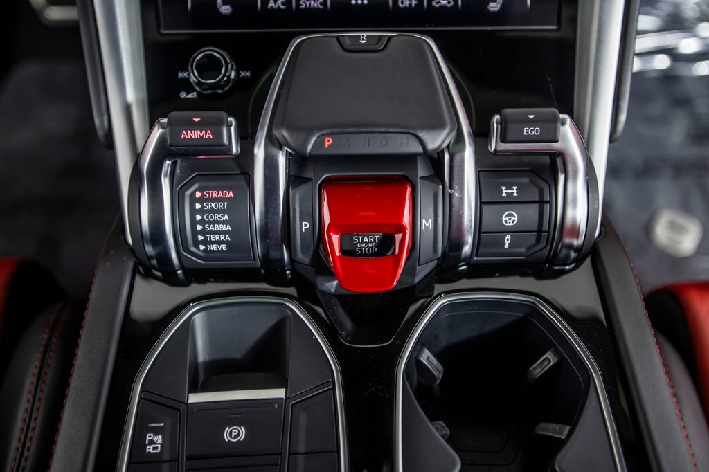Used 2021 Lamborghini Urus AWD/4WD image 34