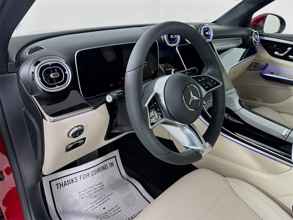 Used 2025 Mercedes-Benz GLC 300 4MATIC image 4