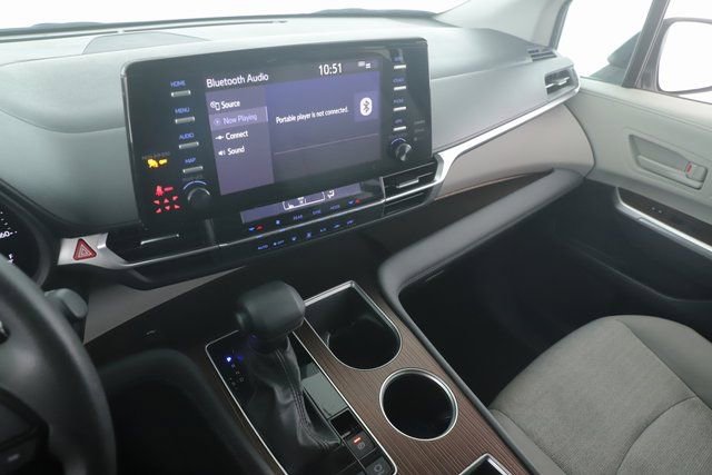 Used 2024 Toyota Sienna LE image 23