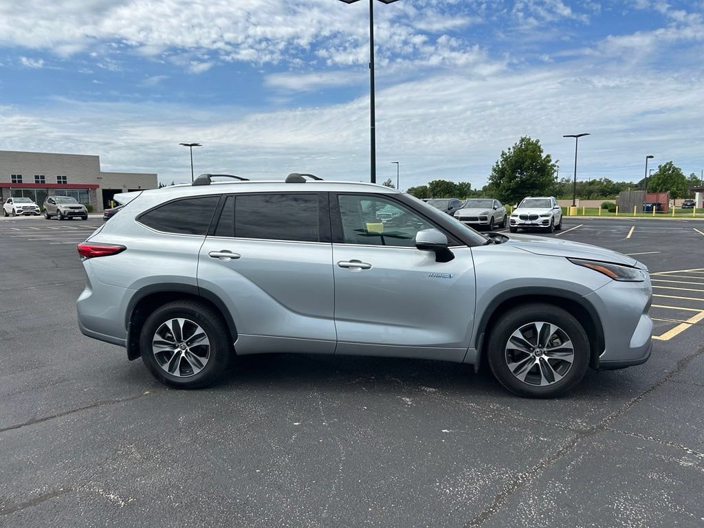 Used 2021 Toyota Highlander XLE FWD image 8