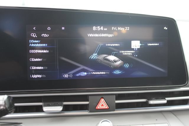 Used 2024 Hyundai Elantra Blue FWD image 22