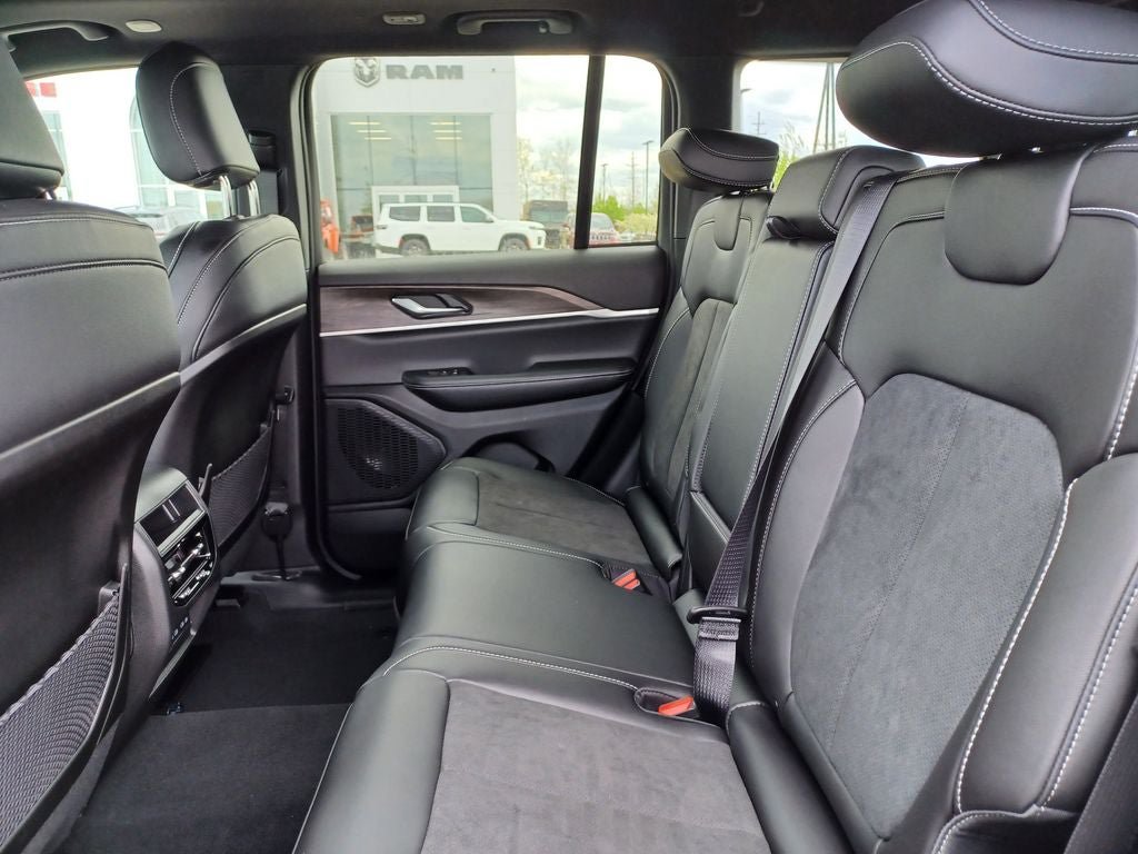 New 2026 Jeep Grand Cherokee Altitude AWD/4WD image 30