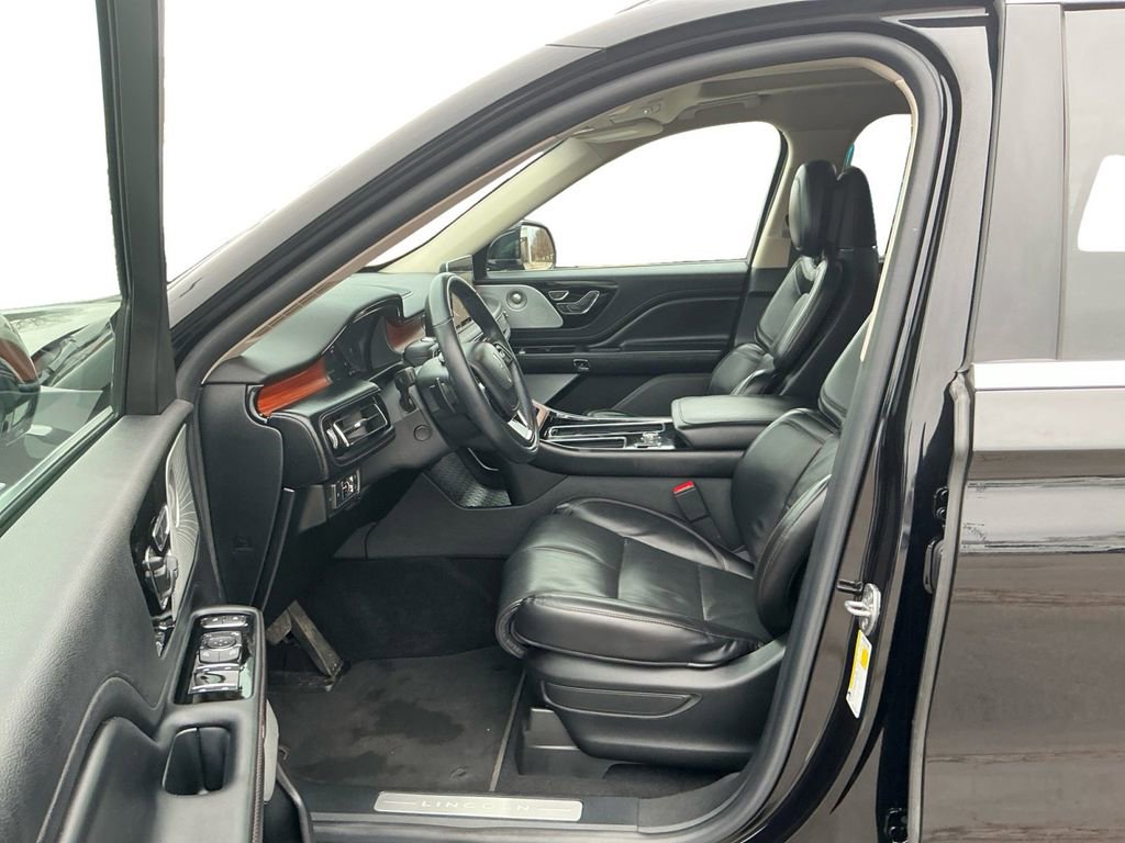 Used 2020 Lincoln Aviator Reserve w/ Equipment Group 202A image 14