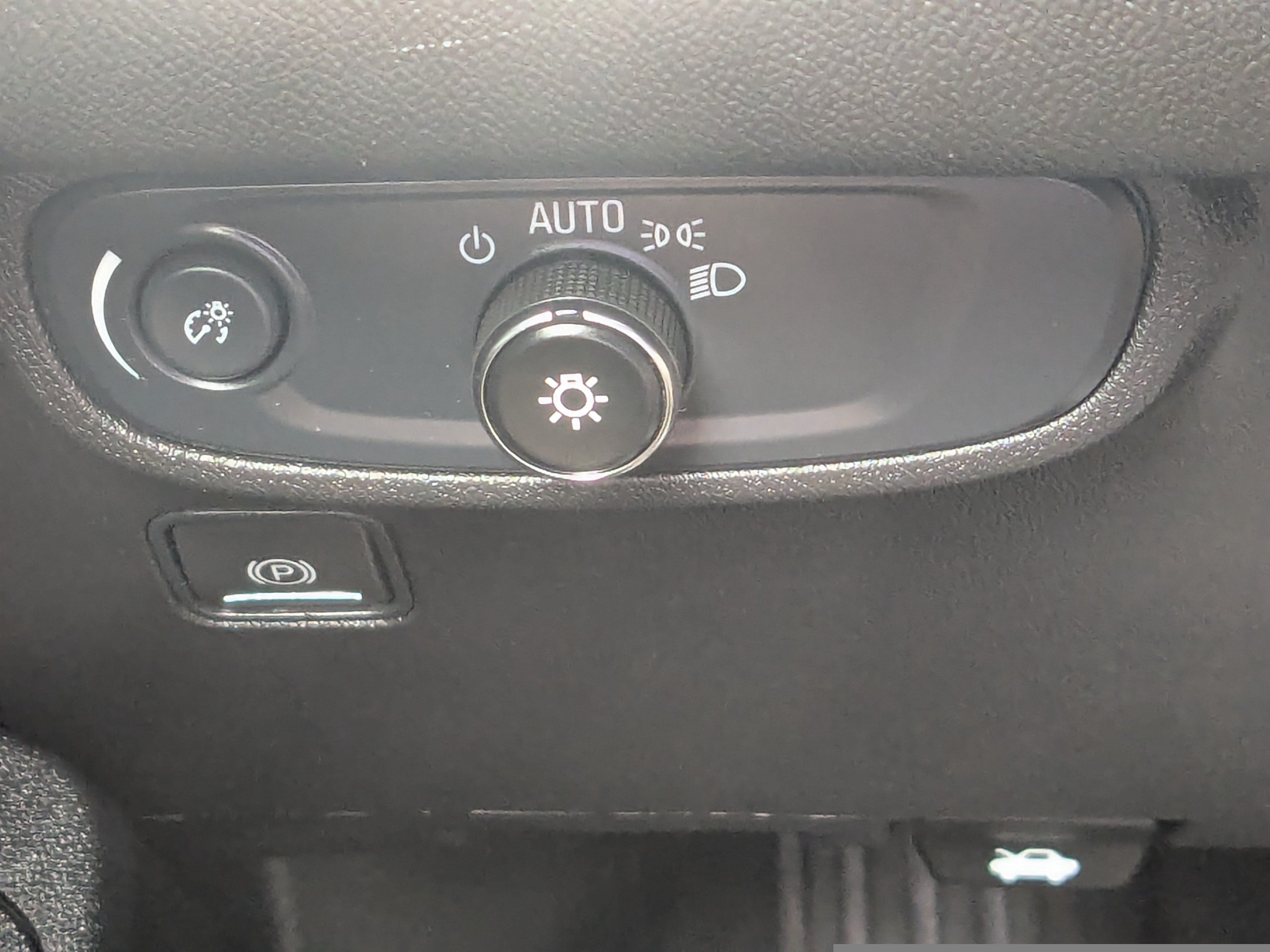 Used 2024 GMC Terrain SLE AWD/4WD image 29