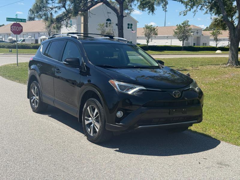 Used 2018 Toyota RAV4 XLE AWD/4WD image 1
