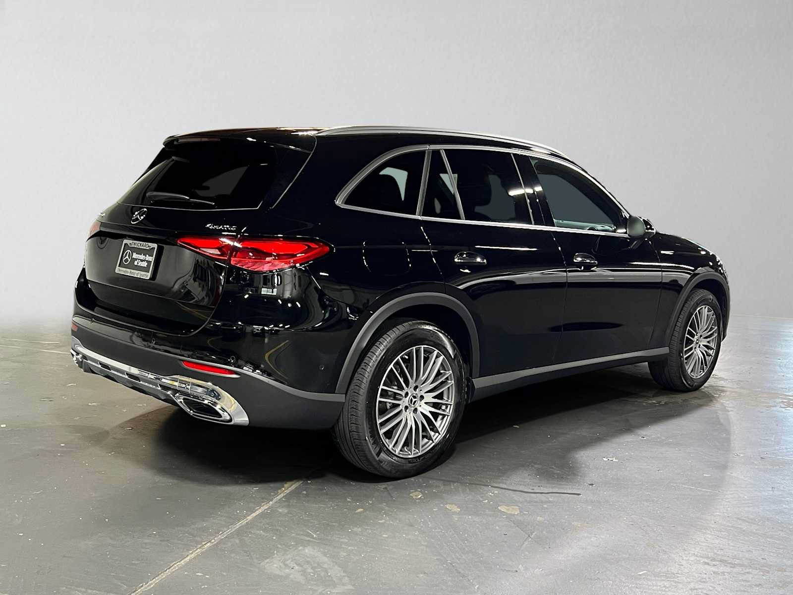 Used 2026 Mercedes-Benz GLC 300 4MATIC image 3