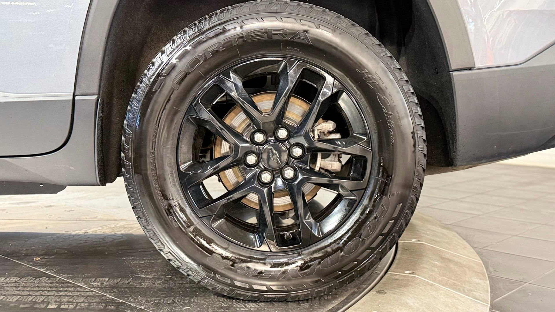 Used 2020 Chevrolet Traverse LT image 23