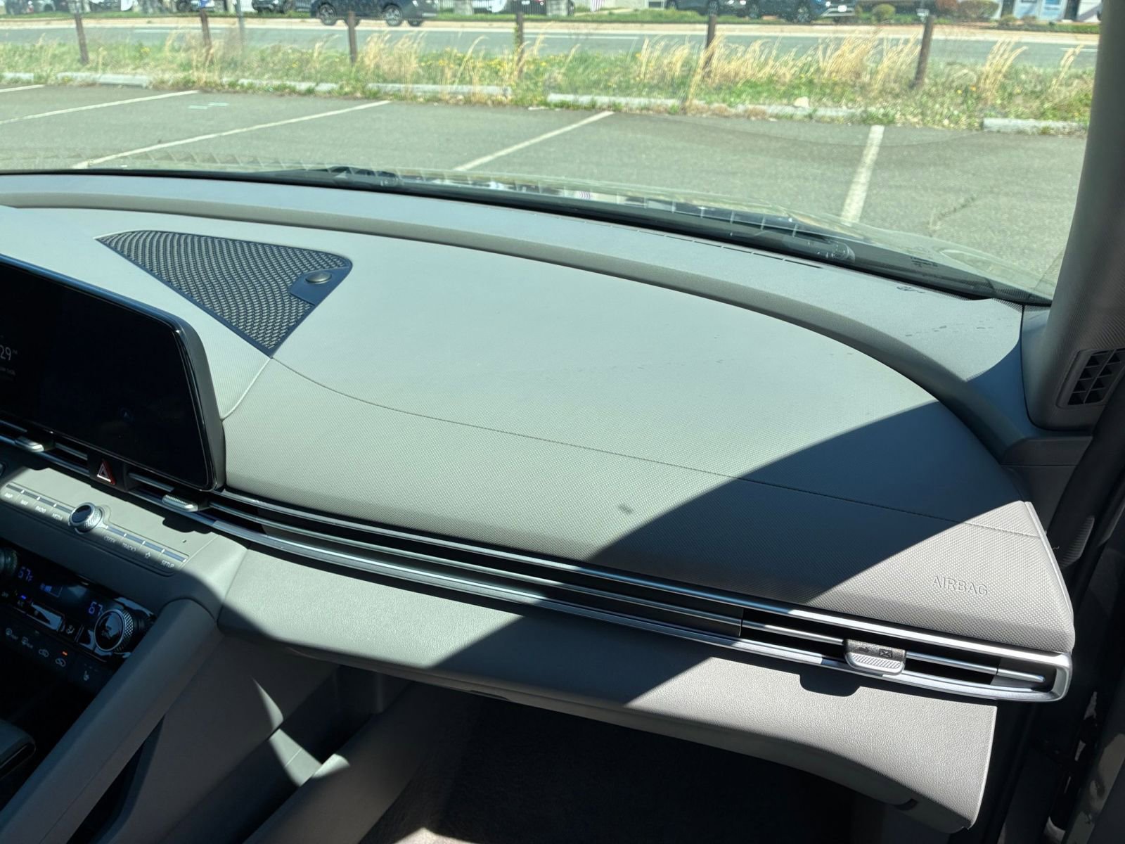 Used 2025 Hyundai Elantra SEL FWD image 38