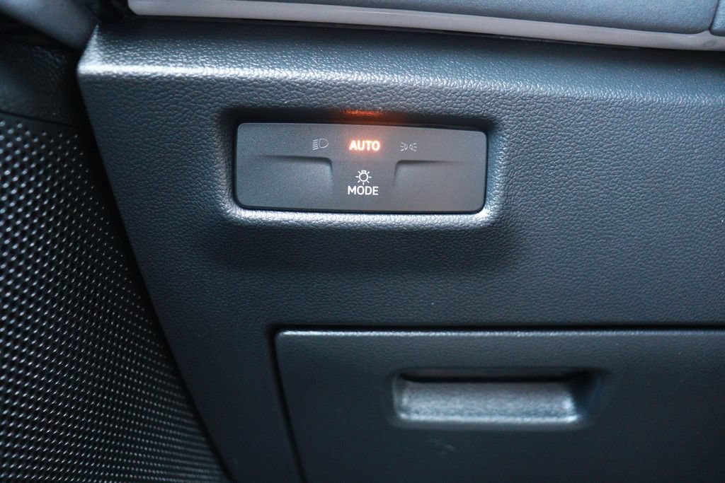Used 2026 Volkswagen Tiguan SE FWD image 23