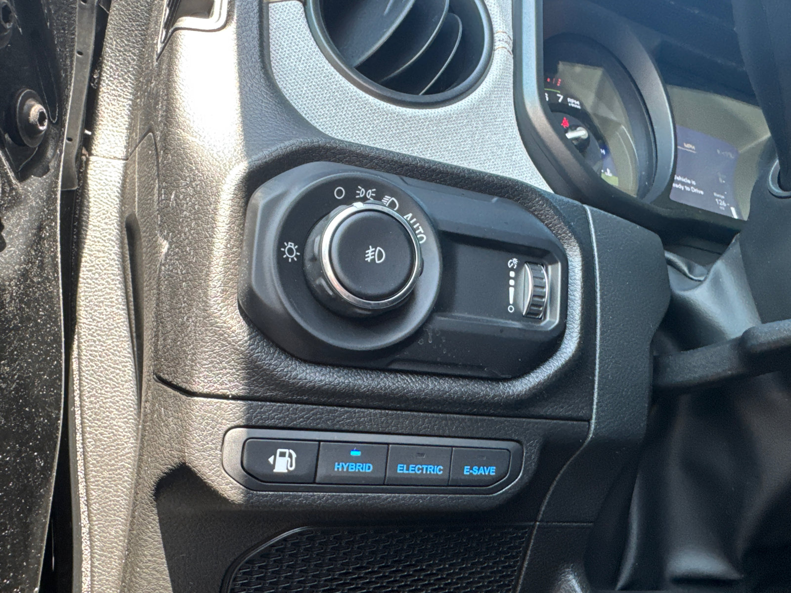 Used 2025 Jeep Wrangler Willys image 33