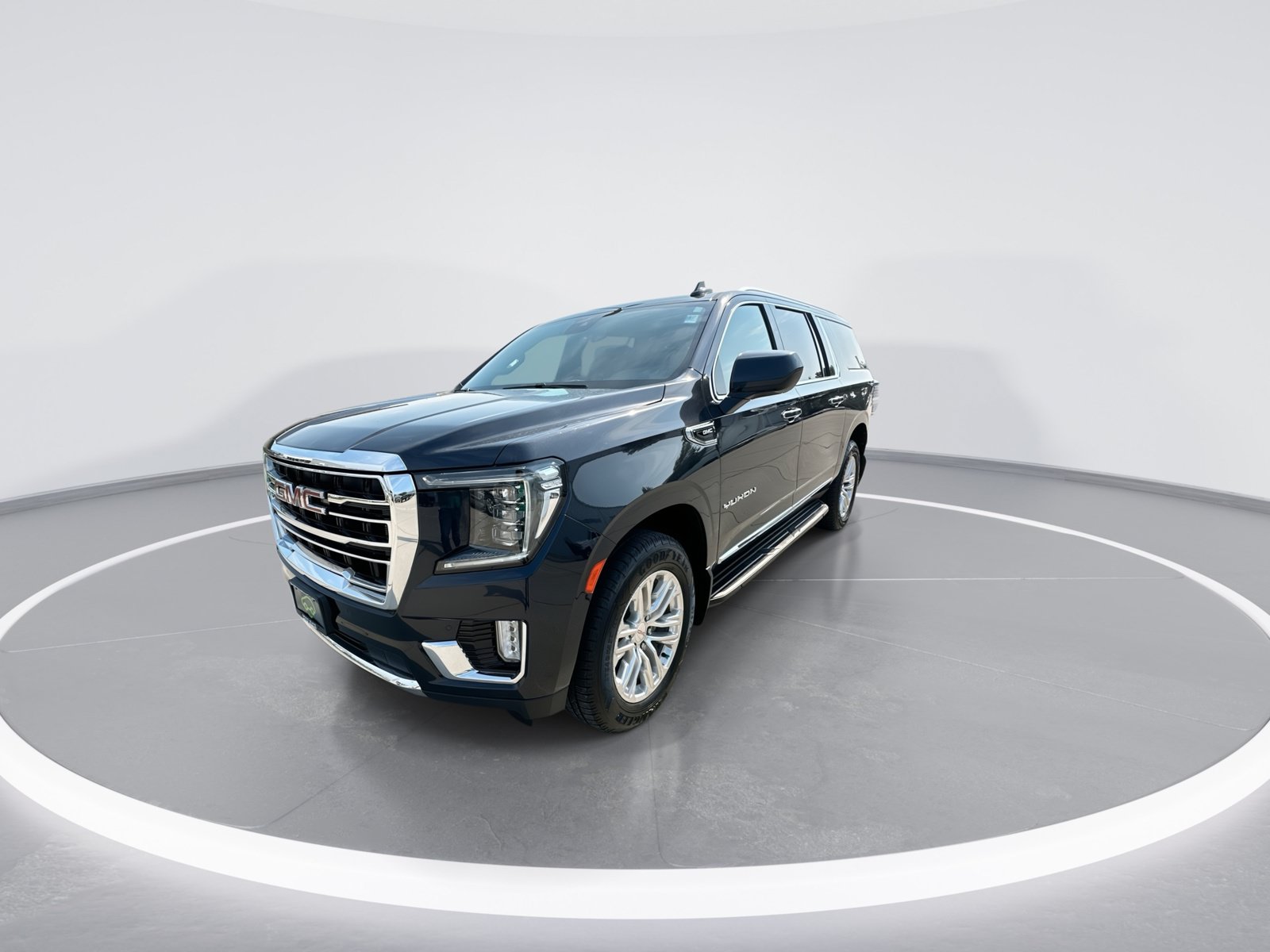 Certified 2023 GMC Yukon XL SLT AWD/4WD image 4