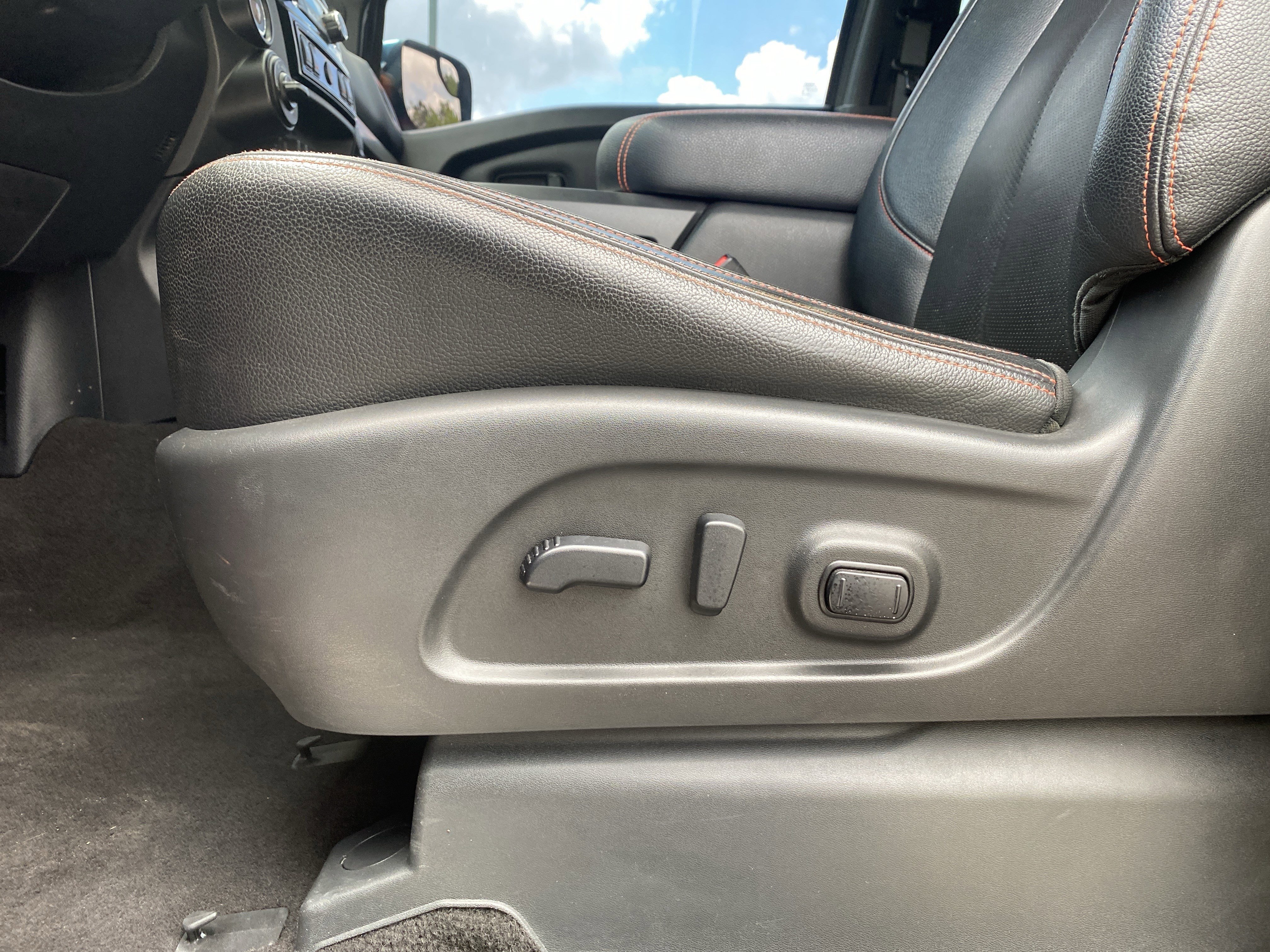 Used 2020 Nissan Titan PRO-4X image 26