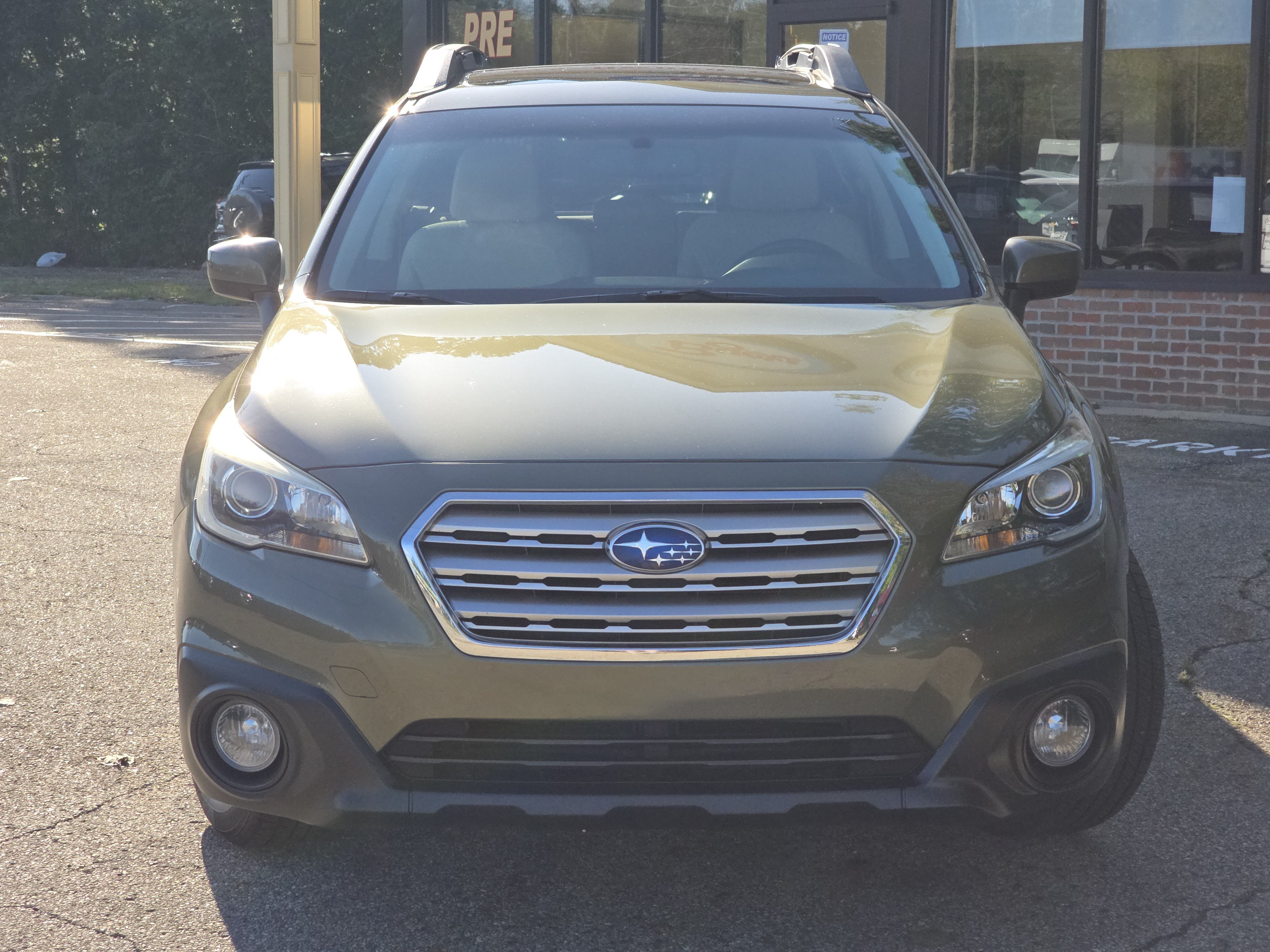 Used 2015 Subaru Outback 2.5i Premium AWD/4WD image 2
