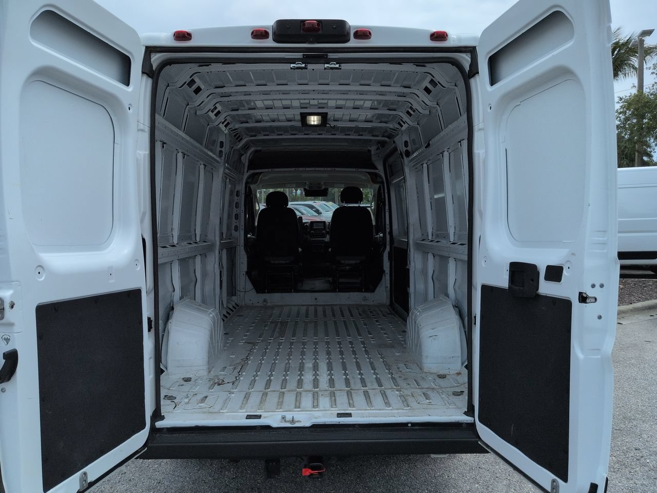 Used 2025 RAM ProMaster 3500 w/ Convenience Group FWD image 13