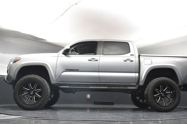 Used 2022 Toyota Tacoma SR5 w/ Technology Package image 32