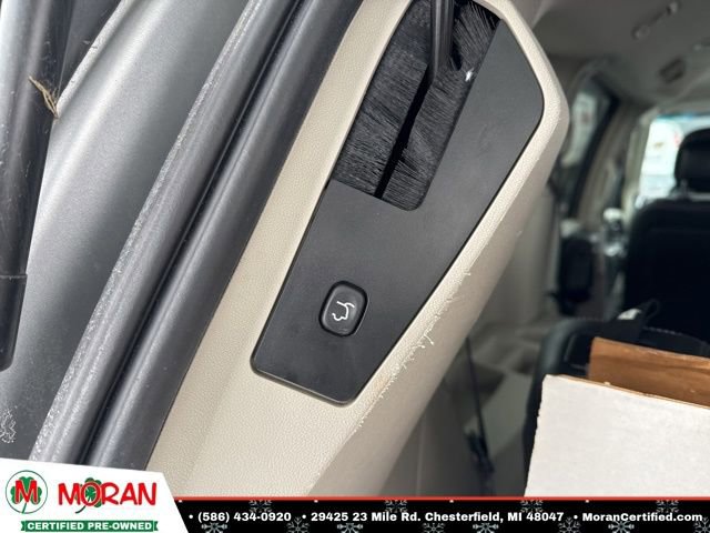 Used 2013 Chrysler Town & Country Touring image 33