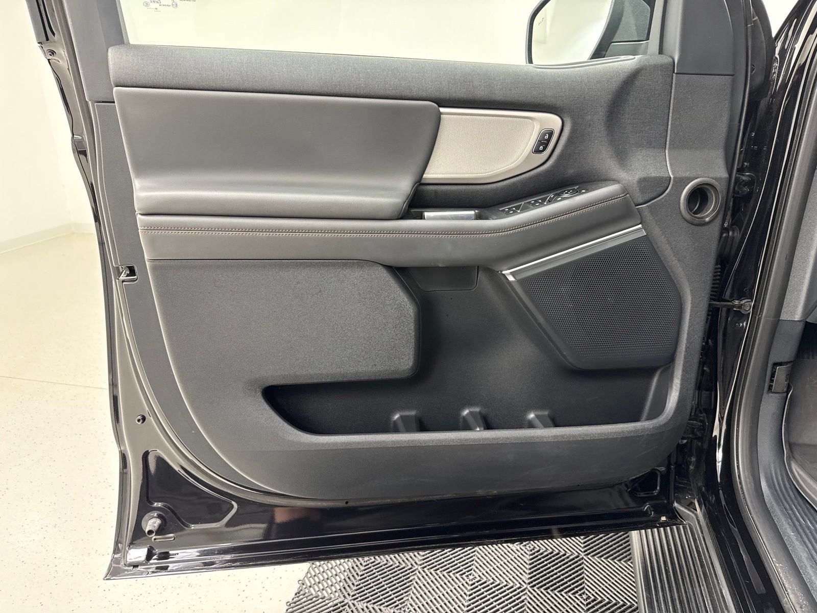 New 2025 Ford Expedition Active RWD image 12