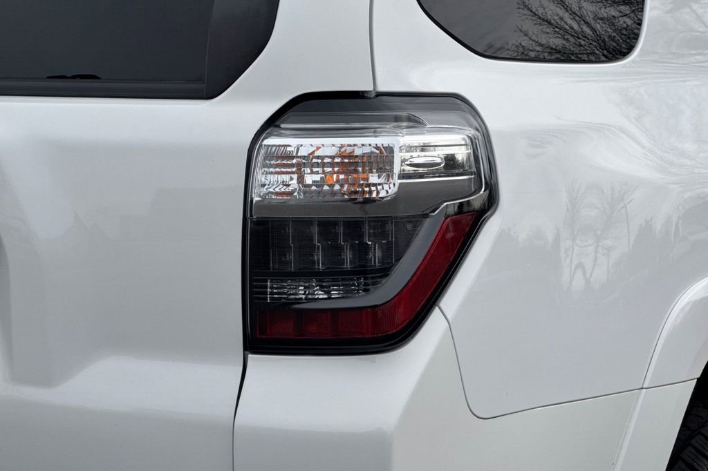 Used 2023 Toyota 4Runner SR5 Premium w/ Moonroof Package AWD/4WD image 27