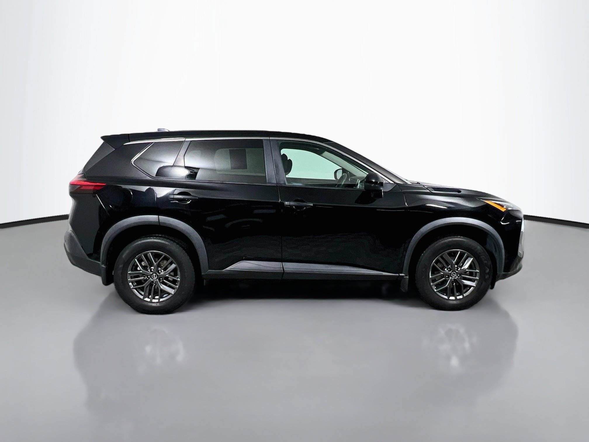 Used 2021 Nissan Rogue S AWD/4WD image 3