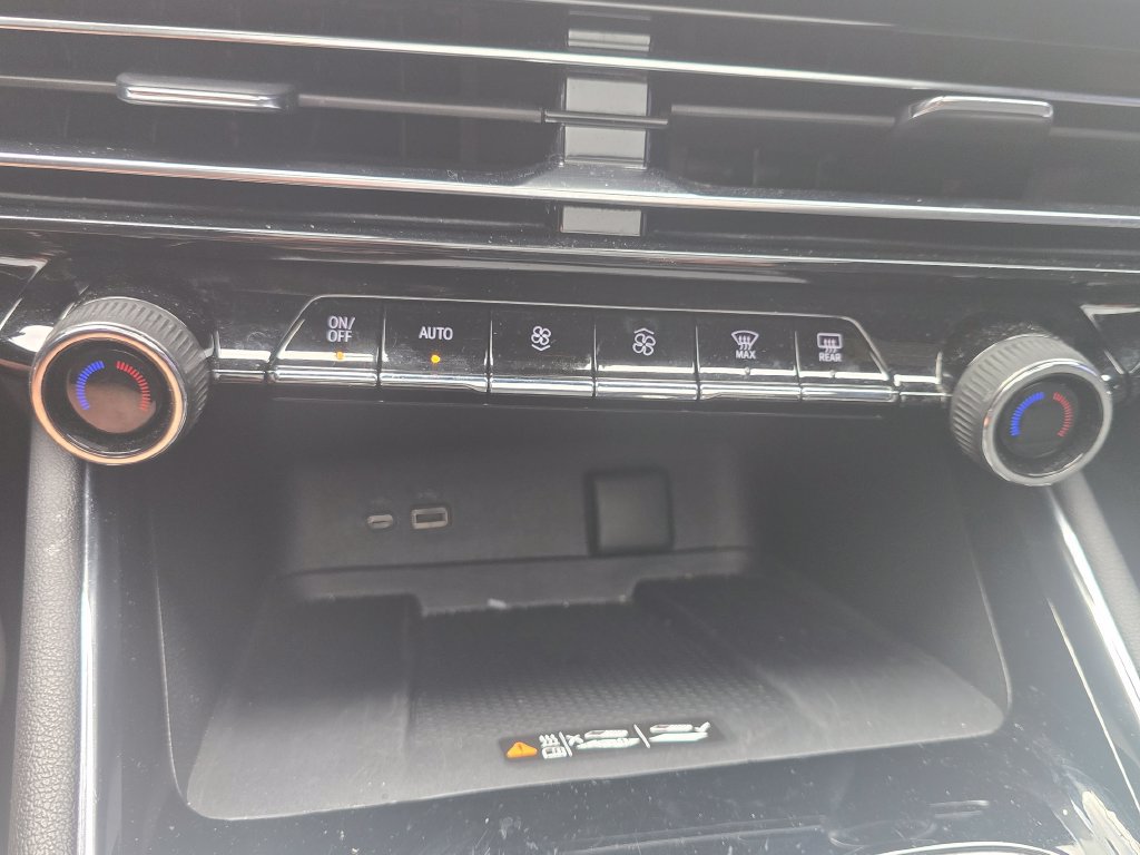 Used 2025 Chevrolet Traverse LT w/ Sun and Wheel Package FWD image 47