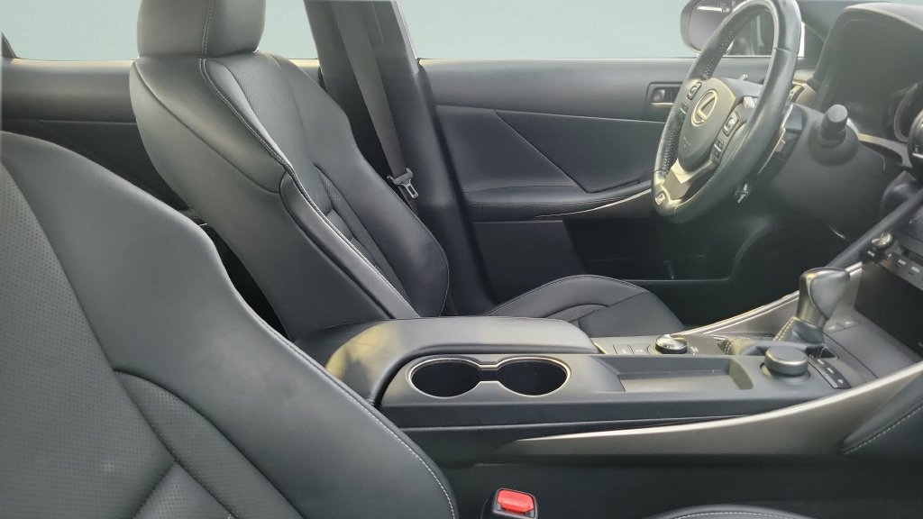 Used 2018 Lexus IS 300 F Sport w/ F Sport Package RWD image 5